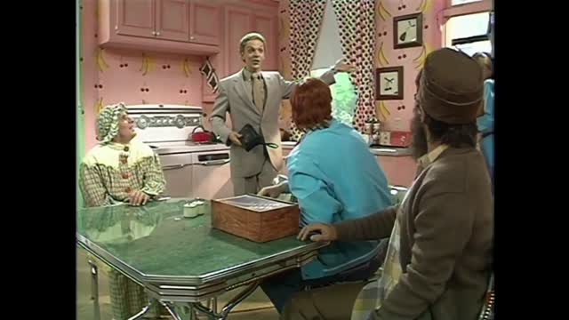 La Petite Vie S02E01 FRENCH 720p WEB-DL H264-CHELL