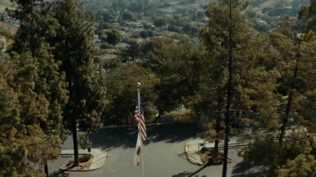 FEAR THE WALKING DEAD S01 E02 - Si proche et pourtant si loin