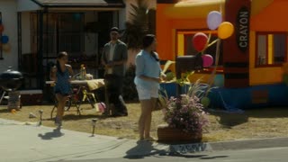 FEAR THE WALKING DEAD S01 E02 - Si proche et pourtant si loin