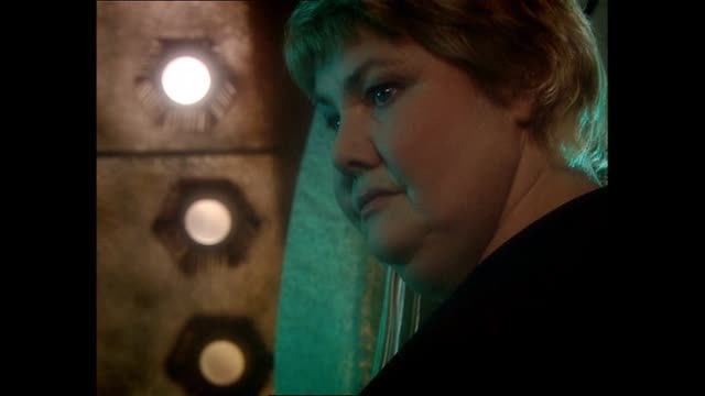 Docteur Who-S01E11-L'explosion de Cardiff fr (xfp)