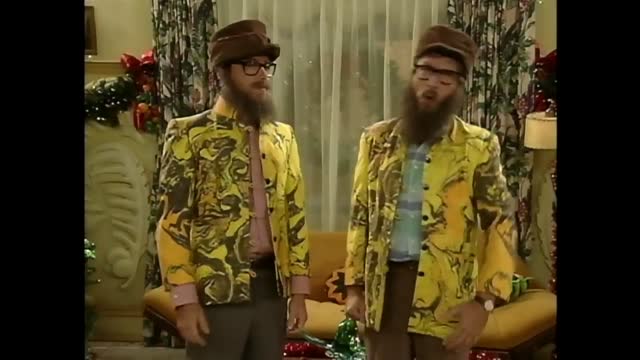 La Petite Vie NOËL CHEZ LES PARÉ FRENCH 720p WEB-DL H264-CHELL