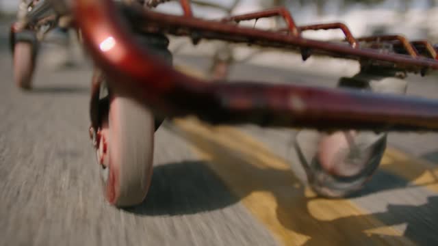 FEAR THE WALKING DEAD S03 E15 - Les Choses ont mal commencé