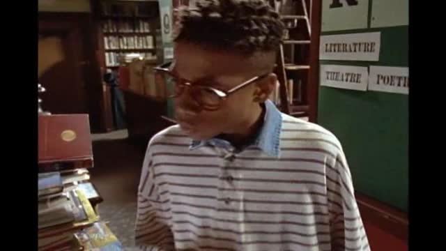 Fais moi peur - 4x06 - L'histoire de la bibliothéquaire obsédé par le silence