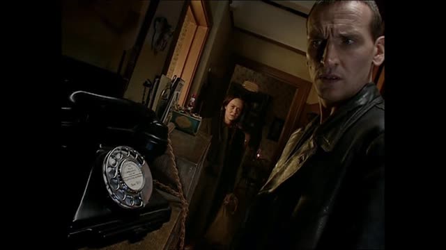 Docteur Who-S01E09-Drole de mort-1e partie fr (xfp)