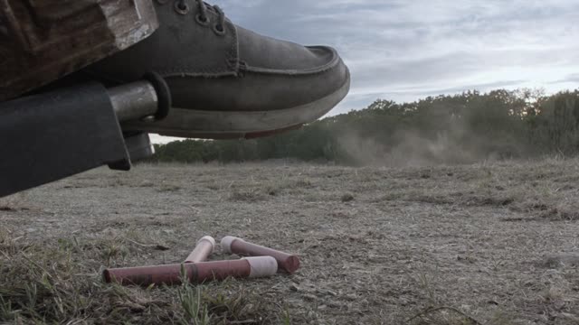 FEAR THE WALKING DEAD S05 E08 - Est-ce que quelqu'un m'entend