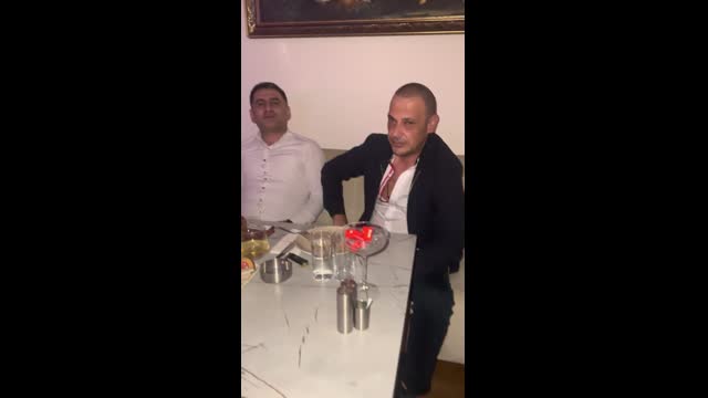 ibrahim murat gündüz dostlarının gece kulübü açılışına Gülben Ergeni dinlemeye g