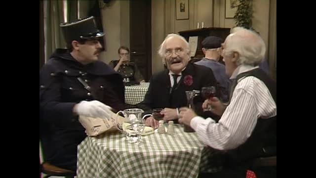 Allo.Allo.S04E01.DVDRip.XViD-LiGHTNiNG