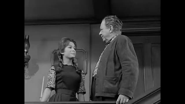 Petticoat Junction - 1x18 - Hooterville vs Hollywood
