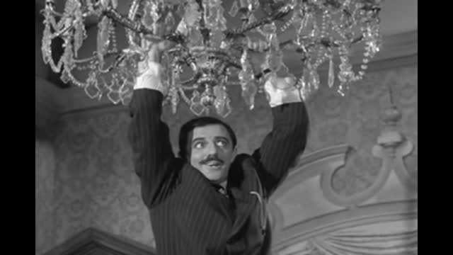 Addams Family - 2x10 - Gomez, The Reluctant Lover