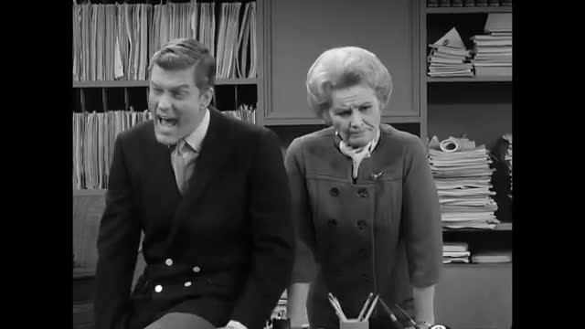 Dick Van Dyke - 5x19 - The Bottom Of Mel Cooley's Heart