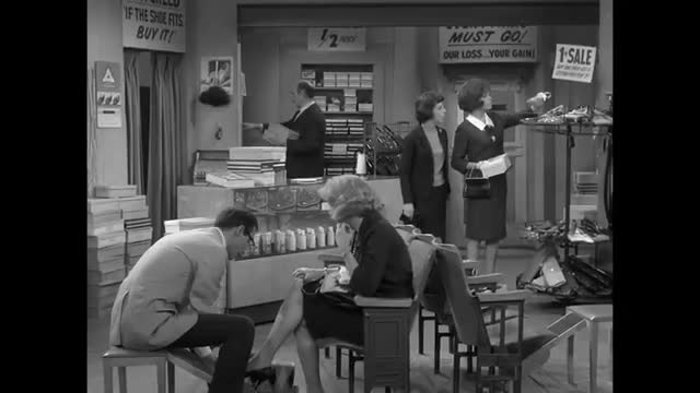 Dick Van Dyke - 4x22 - Young Man With A Shoehorn