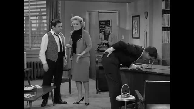 Dick Van Dyke - 3x20 - The Brave And The Backache