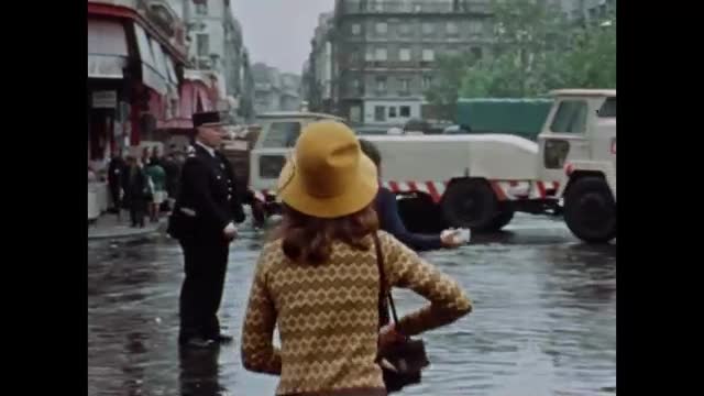 Monkees - 2x22 - Monkees In Paris