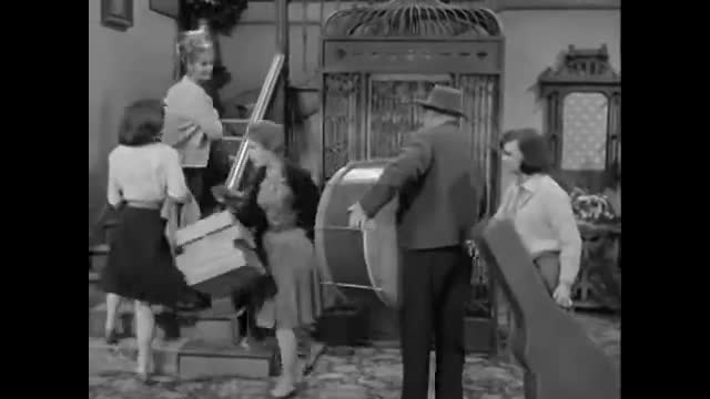 Petticoat Junction - 1x27 - The Ladybugs