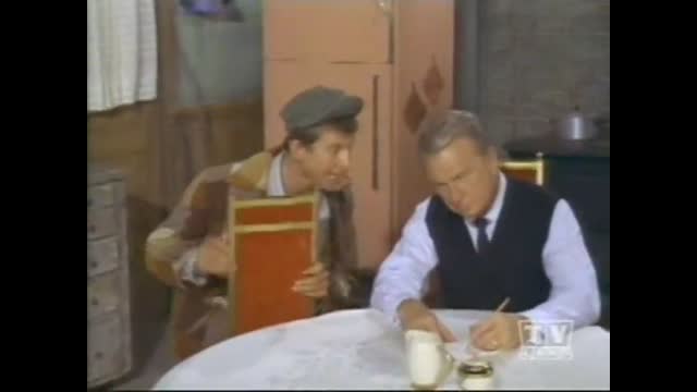 Green Acres - 4x1 - Guess Who's Not Going To The Luau
