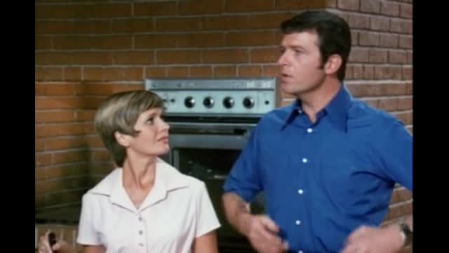 Brady Bunch - 2x9 - The Not-So-Ugly Duckling