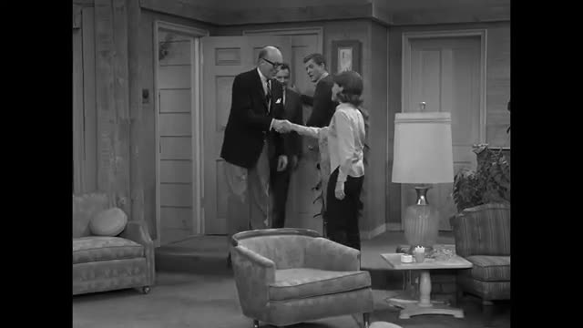 Dick Van Dyke - 5x16 - I Do Not Choose To Run