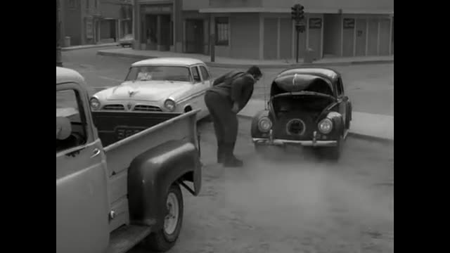 The Munsters - 2x28 - Herman, The Tire Kicker