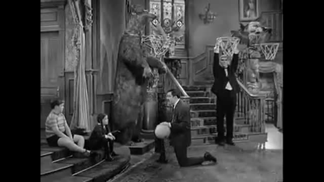 Addams Family - 1x34 - The Winning Of Morticia Addams