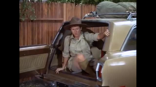 Brady Bunch - 1x8 - A Camping We Will Go