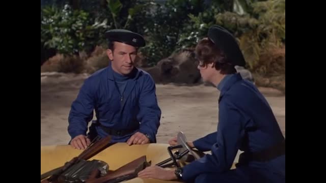 Get Smart - 2x9 - Rub-A-Dub-Dub . . .Three Spies In A Sub