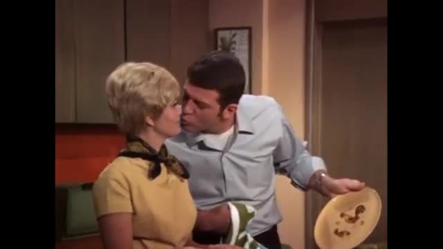 Brady Bunch - 1x13 - Is There A Doctor In The House?