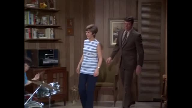 Brady Bunch - 2x16 - The Drummer Boy