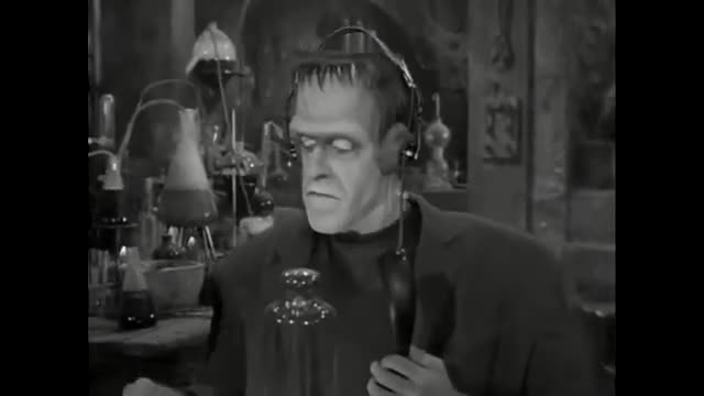 Munsters - 1x18 - If A Martian Answers, Hang Up