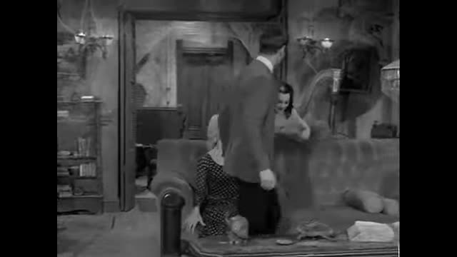 Munsters - 1x31 - Love Comes To Mockingbird Heights