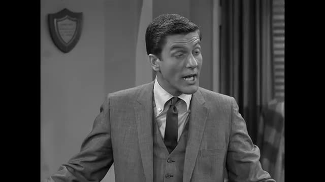Dick Van Dyke - 2x25 - The Square Triangke