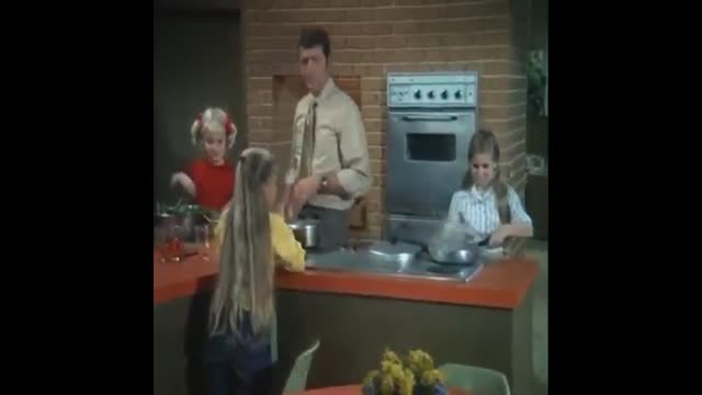 Brady Bunch - 1x13 - Is There A Doctor In The House?