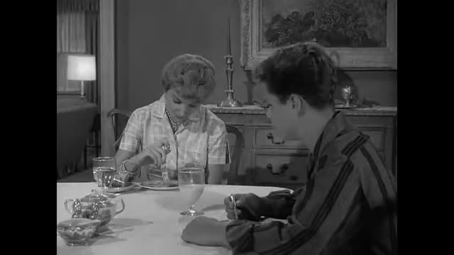 Leave It To Beaver - 2x14 - Wally's Present