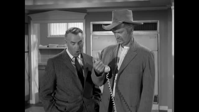 Beverly Hillbillies - 1x4 - The Clampetts Meet Mrs. Drysdale