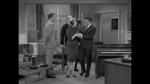 Dick Van Dyke - 2x27 - Racy Tracy Rattigan