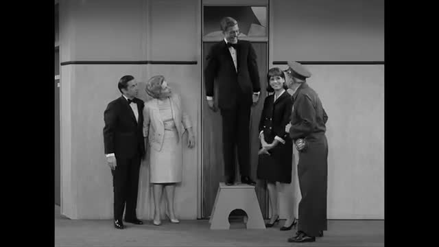 Dick Van Dyke - 5x26 - Obnoxious, Offensive, Egomaniac, Etc.