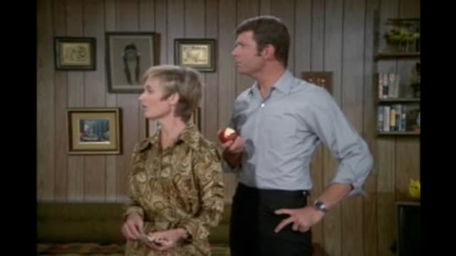 Brady Bunch - 2x5 - Going, Going... Steady