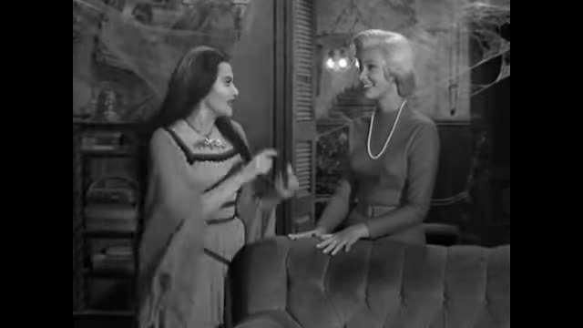 Munsters - 1x13 - Family Portrait