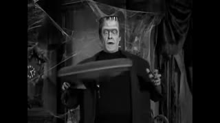 Munsters - 1x13 - Family Portrait
