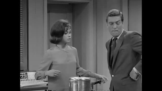 Dick Van Dyke - 3x6 - Too Many Stars