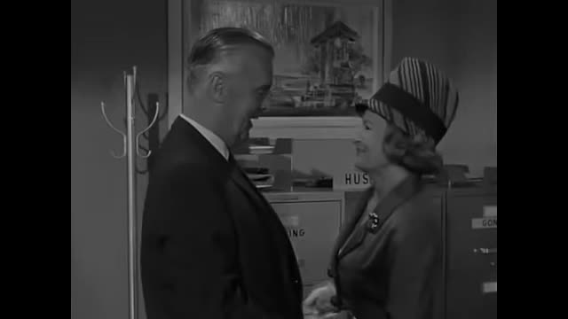 Munsters - 1x10 - Autumn Croakus