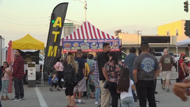 2021年11月7日【美洲衛視】第三世多杰羌佛文化藝術館與科維納市聯辦聖誕樹點燈儀式