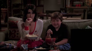 Two and a Half Men - S4E9 - Corey's Been Dead for an Hour