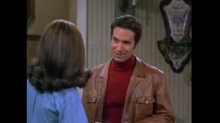 The Mary Tyler Moore Show - S2E24 - His Two Right Arms