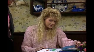 Family Ties - S6E21 - Read It and Weep (1)