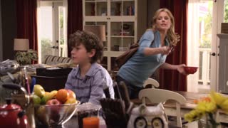 Modern Family - S2E20 - Someone to Watch Over Lily