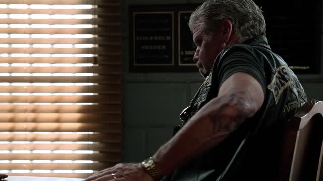 Sons of Anarchy S04E02