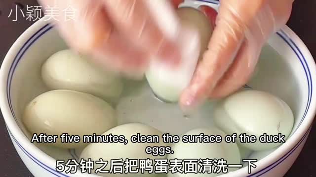 自制咸鸭蛋，100%翻纱，配方详细做法简单，每颗都流油太香了！ 【小颖美食】