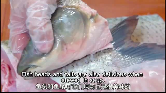 家常炖鱼的最新做法，教你一个去腥妙招，加上豆腐越炖越香，超下饭！【小颖美食】