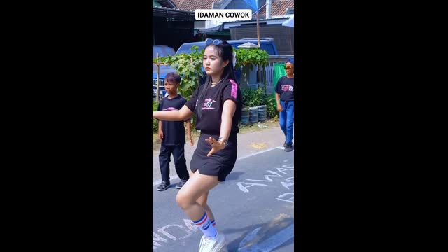 Thai girl in dance class