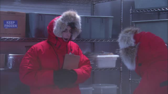 Big Bang Theory, The - S02E23 - The Monopolar Expedition (1080)